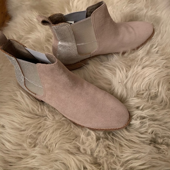Toms Women's Ella Desert Taupe Suede boots - Picture 7 of 14